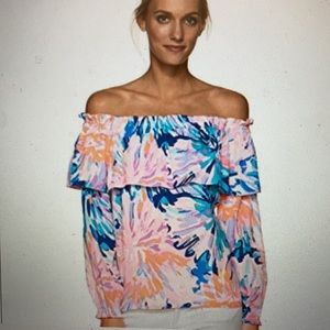 Lilly Pulitzer Dee top off shoulder.  Euc